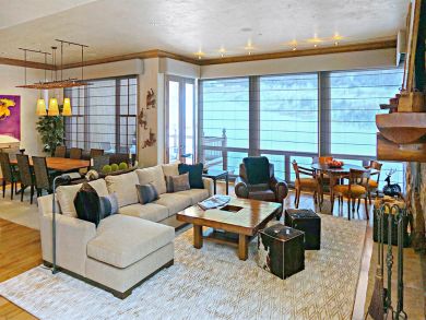 Luxury Ski Townhome Just a Short Walk to Ski Lifts.